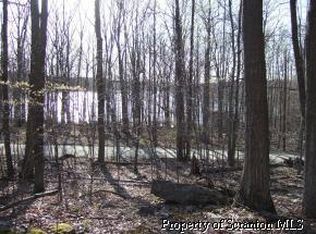 27 E Shore Dr, Hawley, PA 18428
