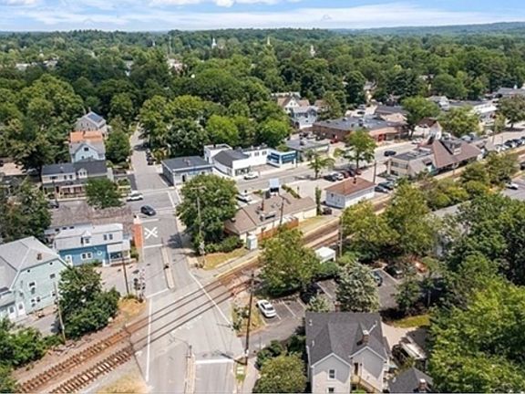 4th image of 90 Belknap St