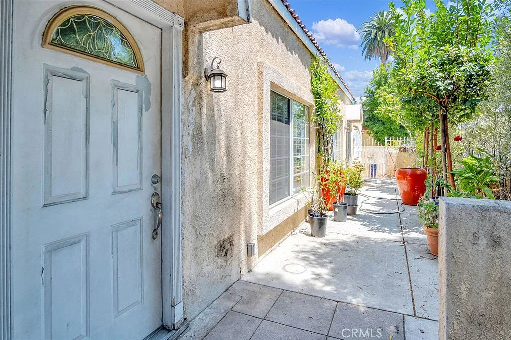 2 bed, 931 sqft, $2,600 — Photo 1