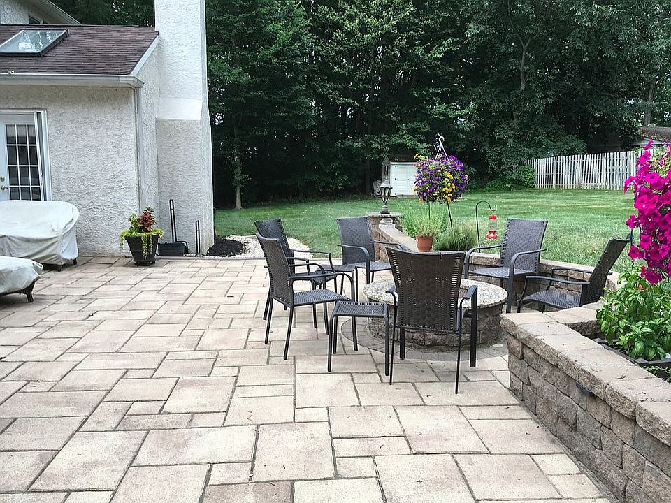2nd image of 1501 Von Stuben Dr