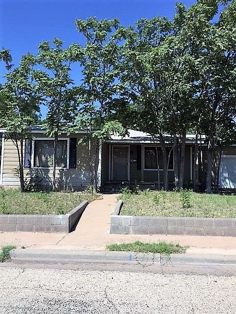 1st image of 905 NE 1st Pl