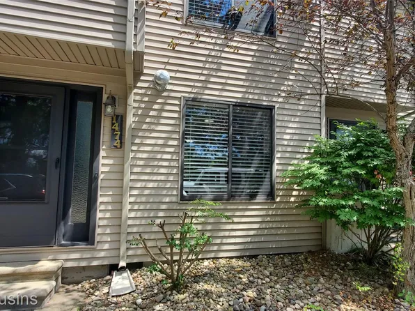 1474 Ward St, Fenton, MI 48430