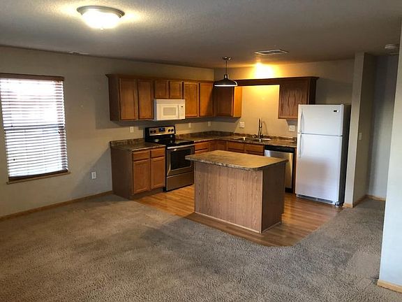 5th image of 391 NE Kingwood #391