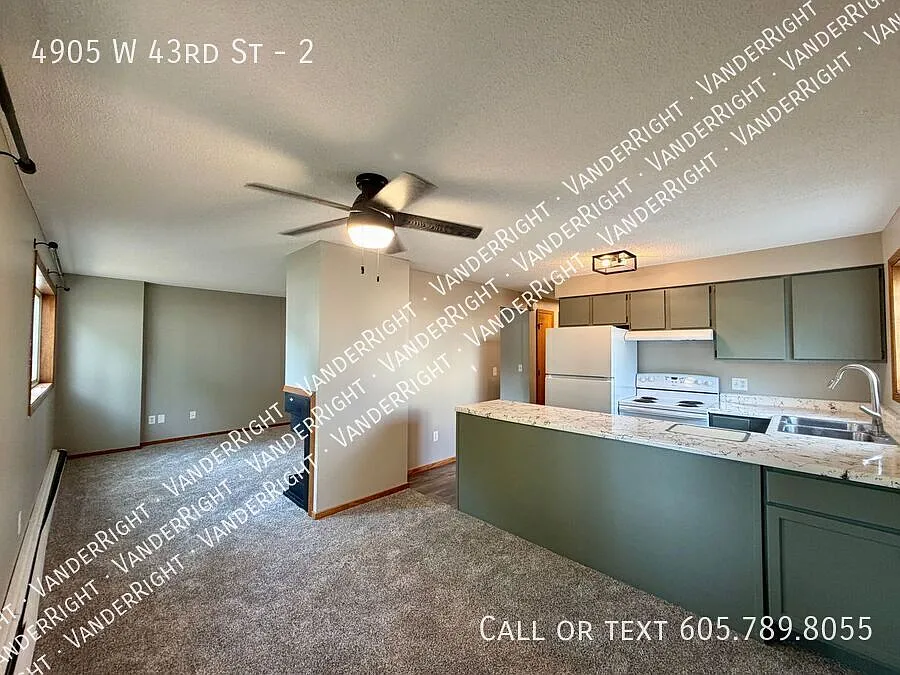 Spacious 2 Bedroom Apartment with Free Garage! — Photo 4