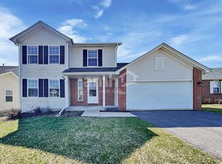 3085 Warwickshire Dr, Machesney Park, IL 61115