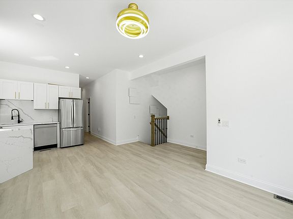 2nd image of 7018 S Rhodes Ave