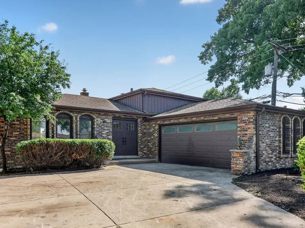 216 W Kimbell Ave, Elmhurst, IL 60126
