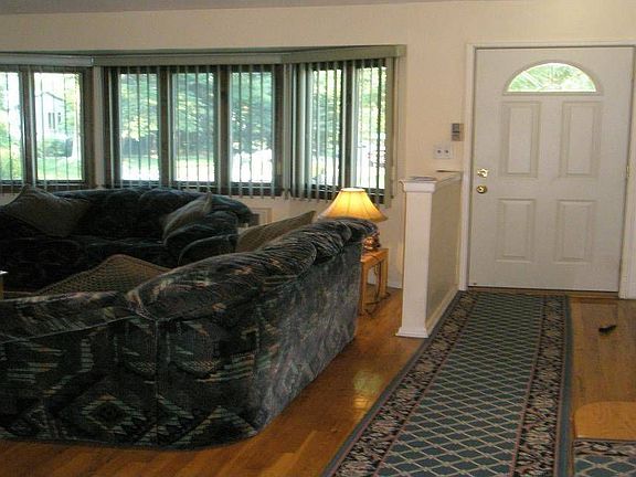 5th image of 20 Tanglewood Dr