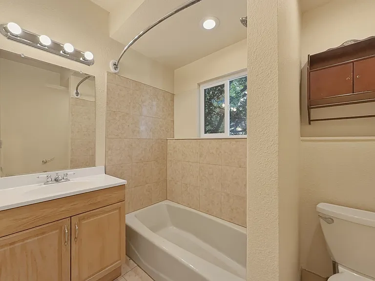 205 Logan St — Photo 12