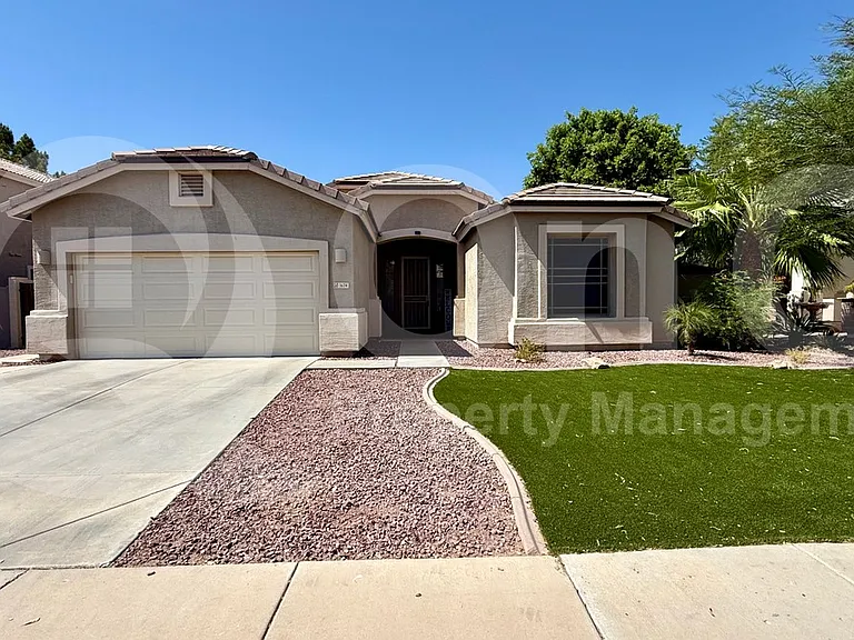 1674 E Aloe Pl — Photo 1