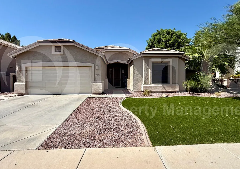 1674 E Aloe Pl
