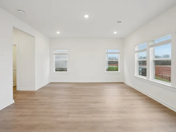 2372 Woodmeadow Dr, Clarksville, TN 37043