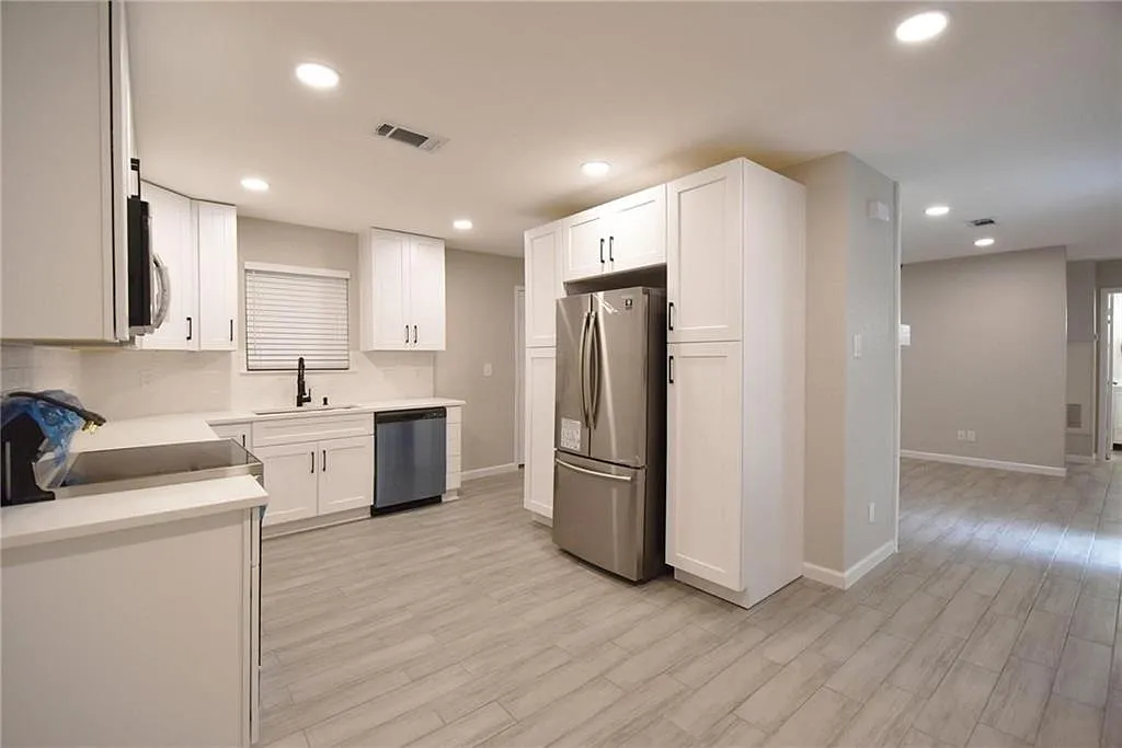 2 bed, 2.0 bath, 924 sqft, $1,450 — Photo 2