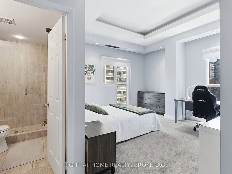 8 Wellesley St E #802 — Photo 16