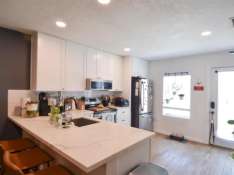 219 W 30th St #1A — Photo 9