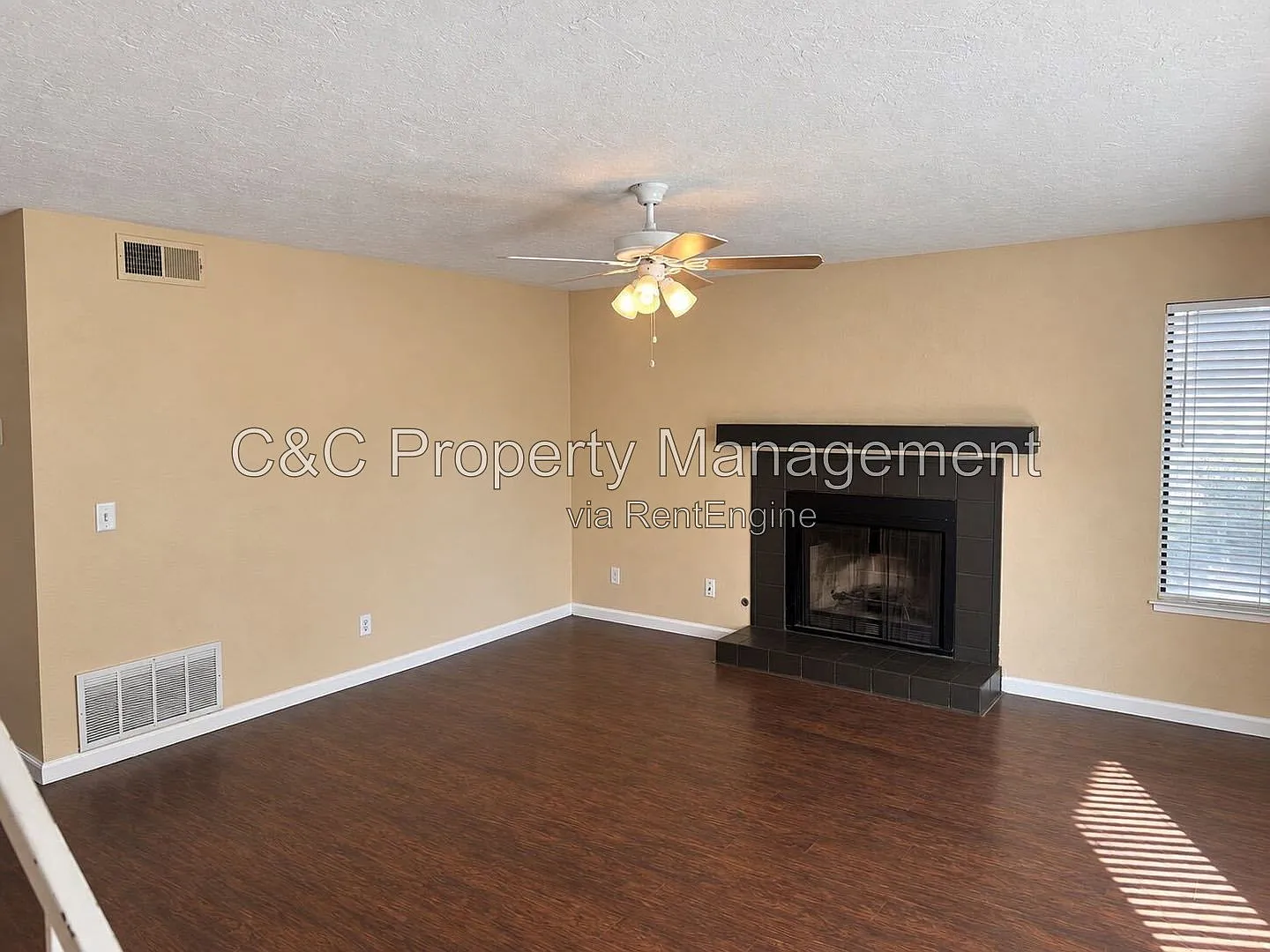 3 bed, 2.5 bath, 1374 sqft, $2,000 — Photo 3