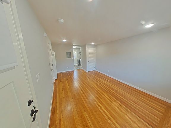 5th image of 1054 Noel Dr