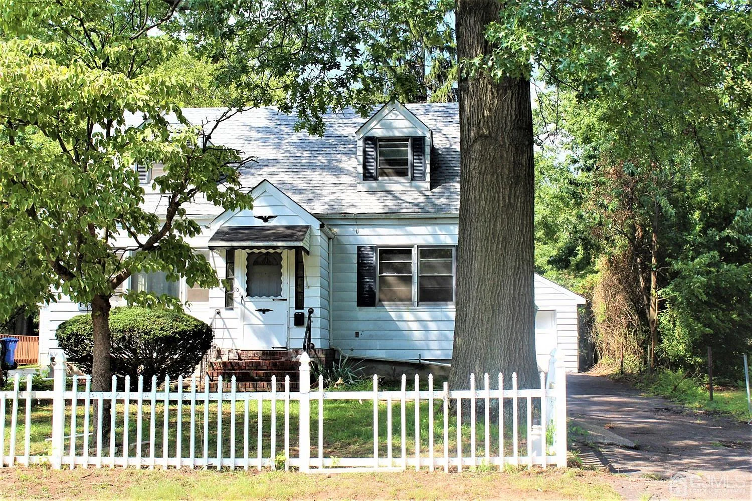 10 N Laurel Ave photo 1