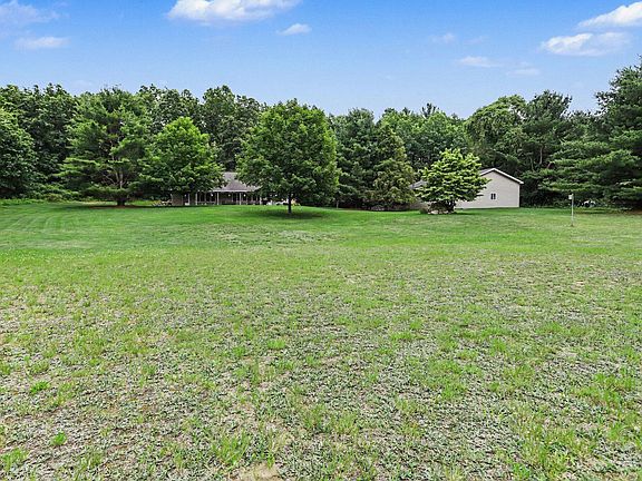 3rd image of 21641 Pine Lake Rd