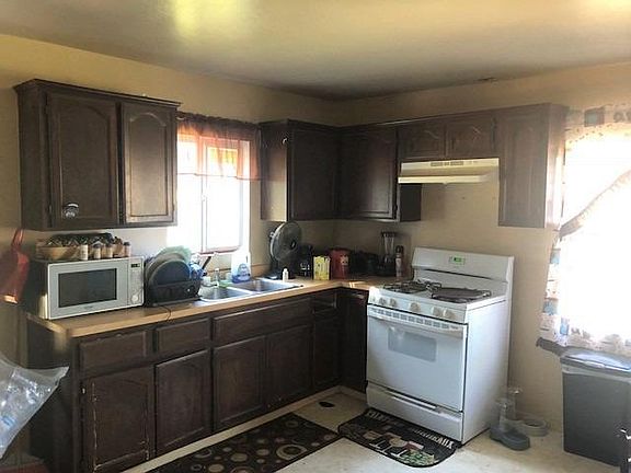 3rd image of 995 E Ellsworth Ave
