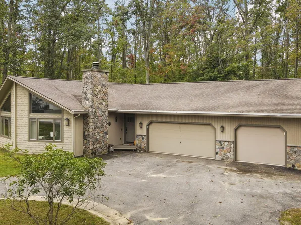617 Michaywe Dr, Gaylord, MI 49735