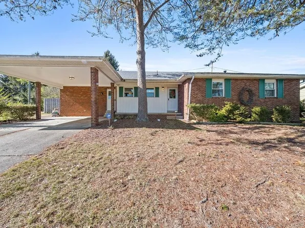 17 White Rock Dr, Hurricane, WV 25526