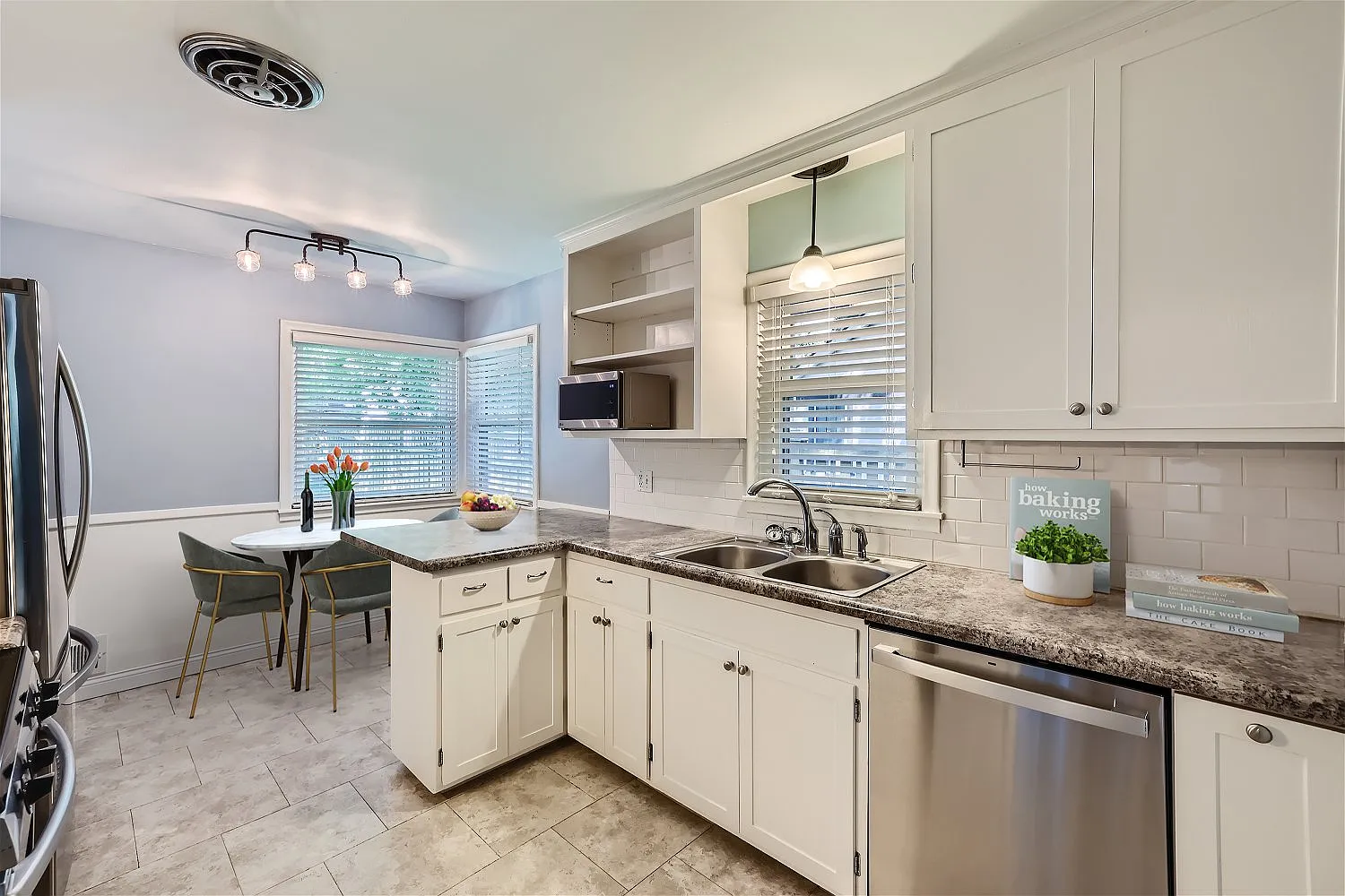 3 bed, 1831 sqft, $2,850 — Photo 3