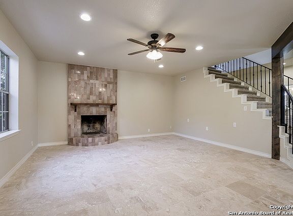 4th image of 8450 Raintree Woods Dr