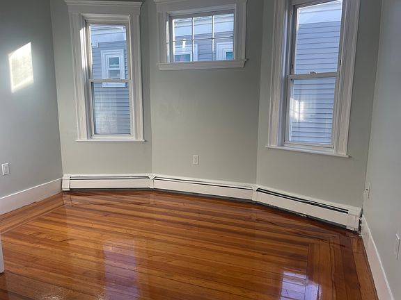 3rd image of 132 Greenwood St #3