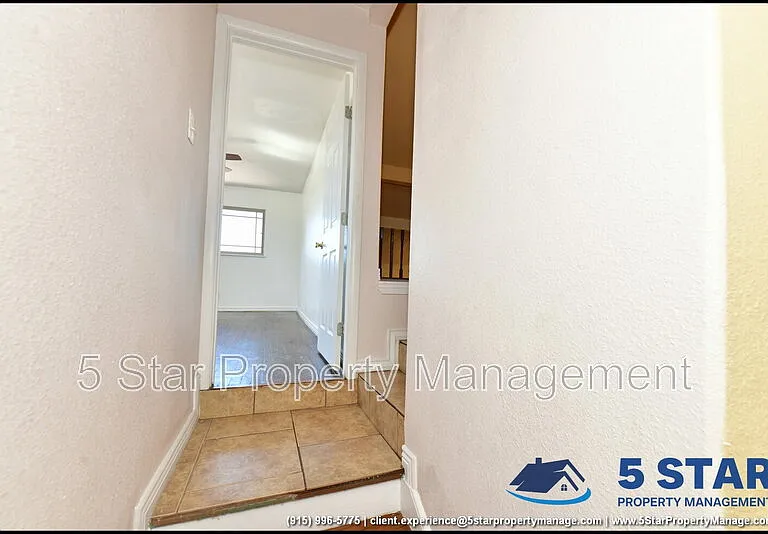 908 Bolivia St — Photo 24