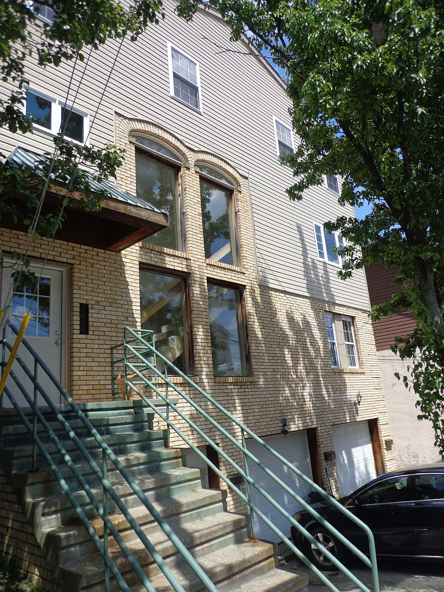 68 Prospect St photo 1