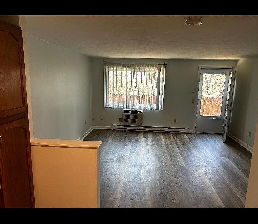 1st image of 1353 Douglas Ave #8