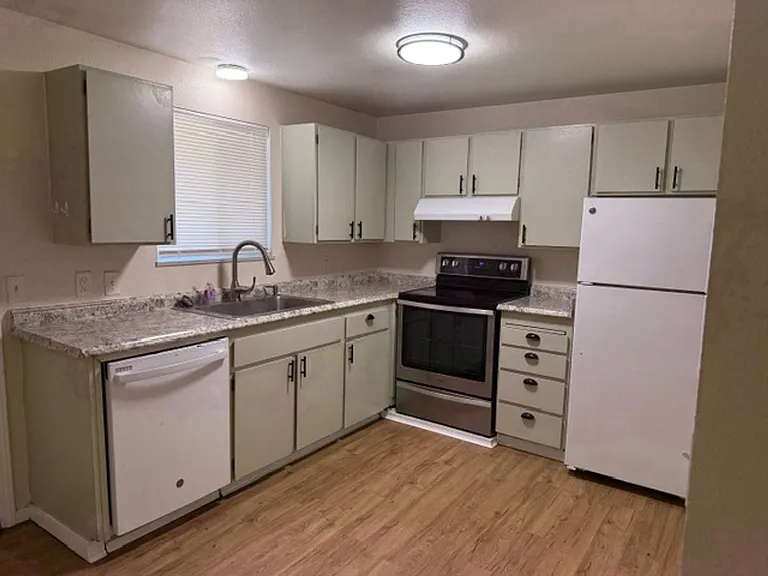 1126 Neil St NE — Photo 3