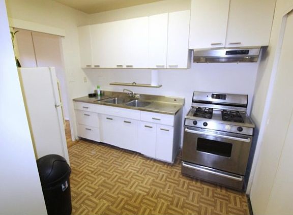 5th image of 9 Fordham Hill Oval APT 4H