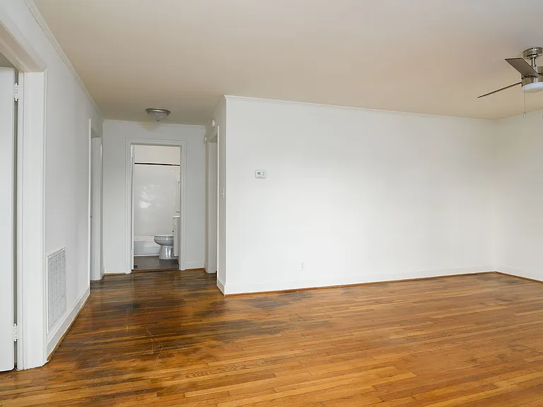 5225 Summit Dr — Photo 2