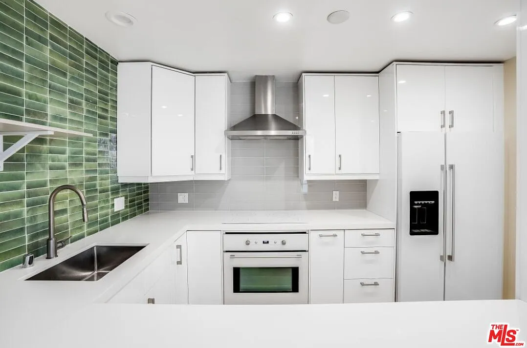 1 bed, 1.0 bath, 873 sqft, $4,250 — Photo 1
