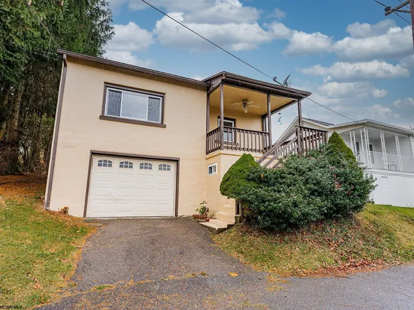 371 Hawk St, Granville, WV 26534