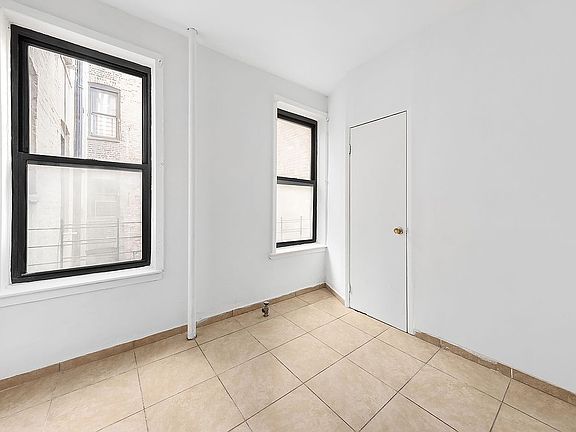 5th image of 343 Bedford Ave Unit D4