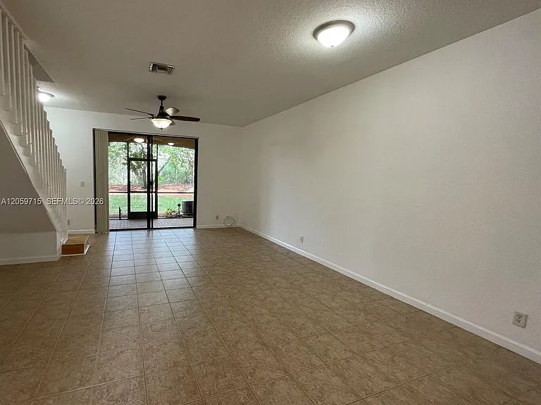 3919 Tree Top Dr #3919 — Photo 5