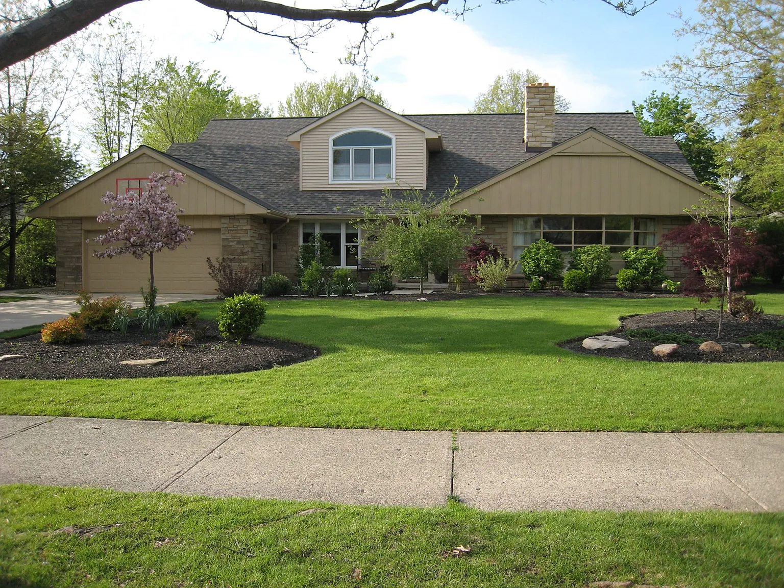 4471 University Pkwy photo 1