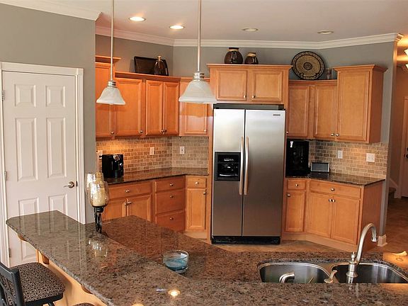 5th image of 7899 Margaret Cir