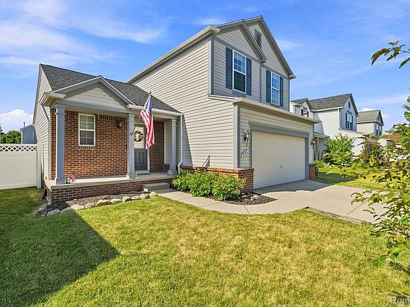 3rd image of 5189 Meadow Crest Cir