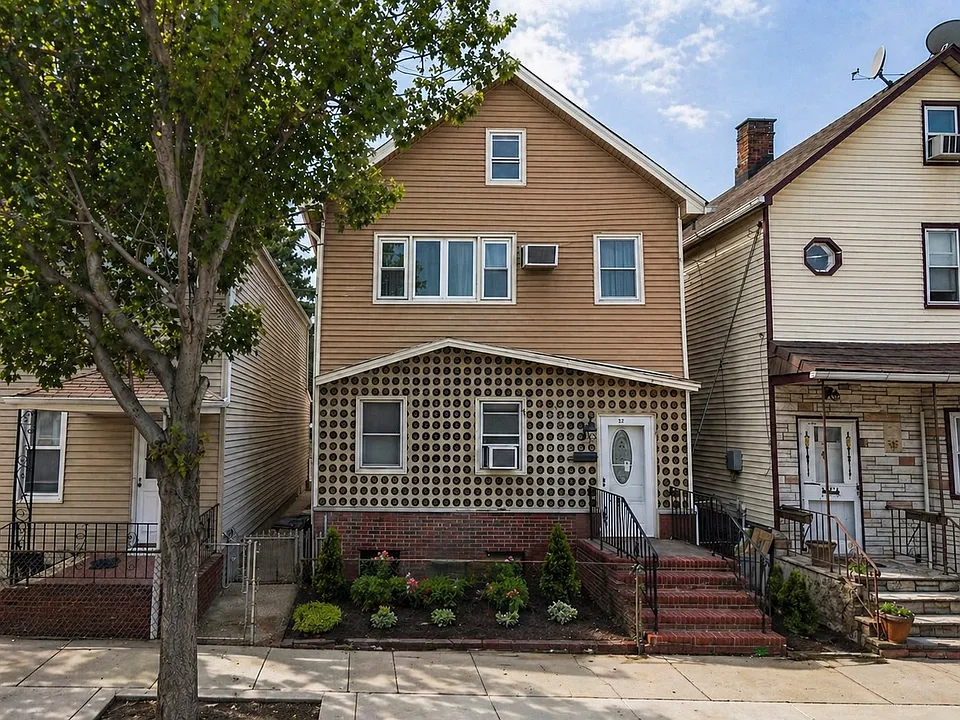 40 Searing Ave #2