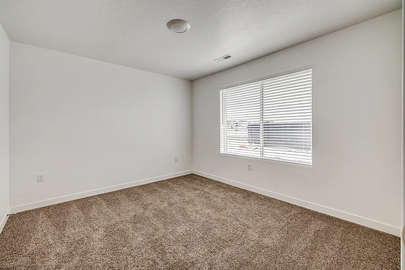 4 bed, 3.0 bath, 2073 sqft, $750 — Photo 4