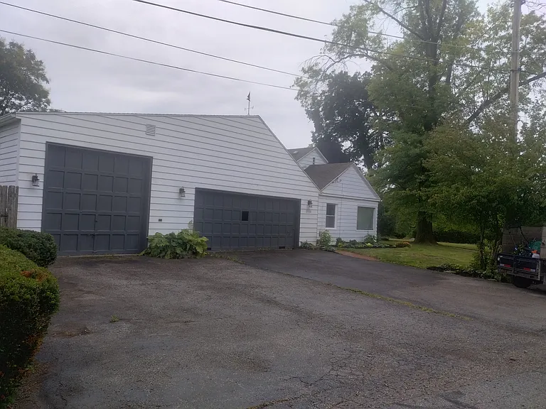 3950 Riverside Dr — Photo 36