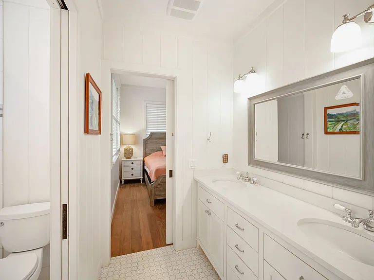 Jack and Jill Bathroom adjoining Bedrooms 3 and 4.