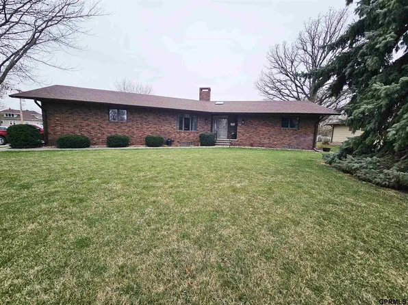 702 W Maple St, Sutton, NE 68979