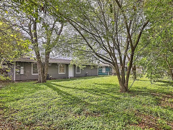 3rd image of 5711 Lyndhurst Dr