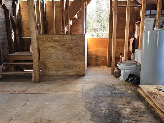 4th image of 21 Rockville Rd