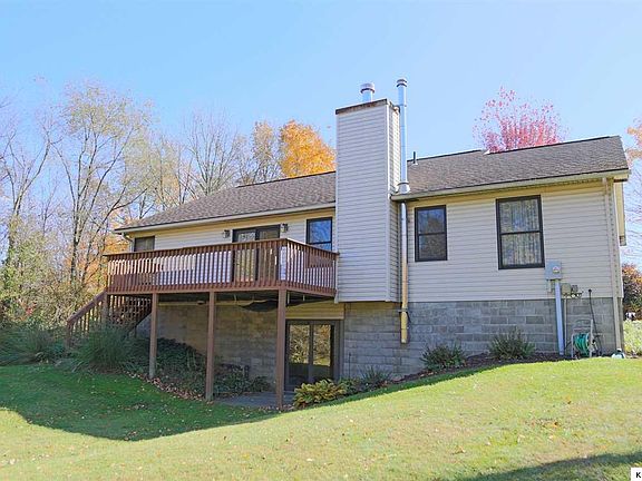 3rd image of 752 Royal Cir